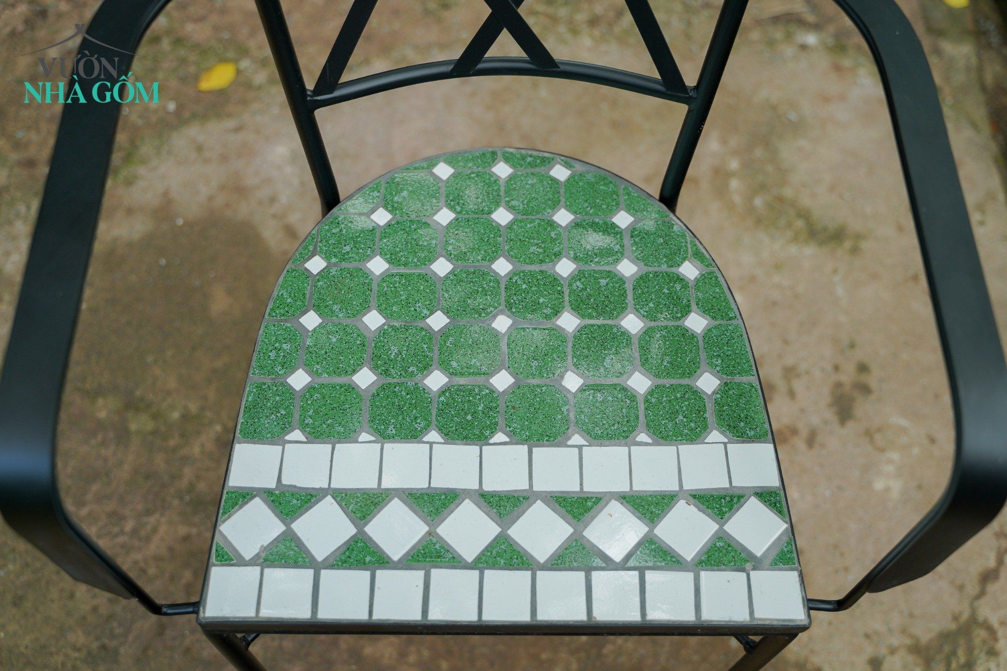 Bàn vuông xanh lá, ghép gốm theo nghệ thuật Mosaic, R60cm