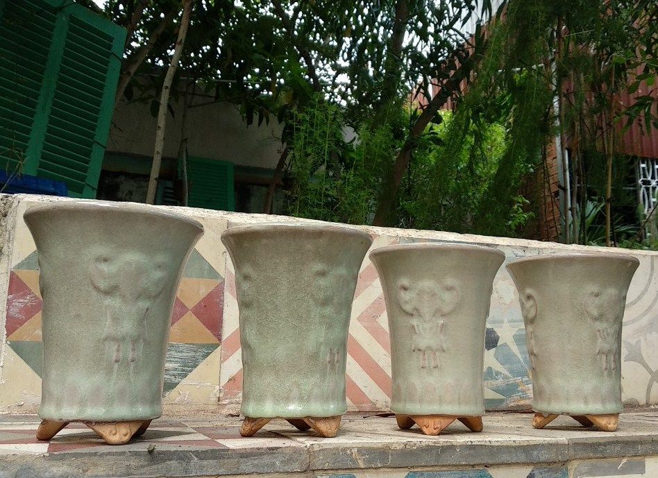 Chậu bonsai tròn, 3 chân, trắng ngà