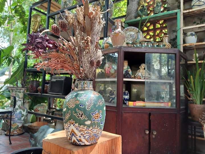 Bình trám hoa văn thủy ba, men xanh đồng, H28cm