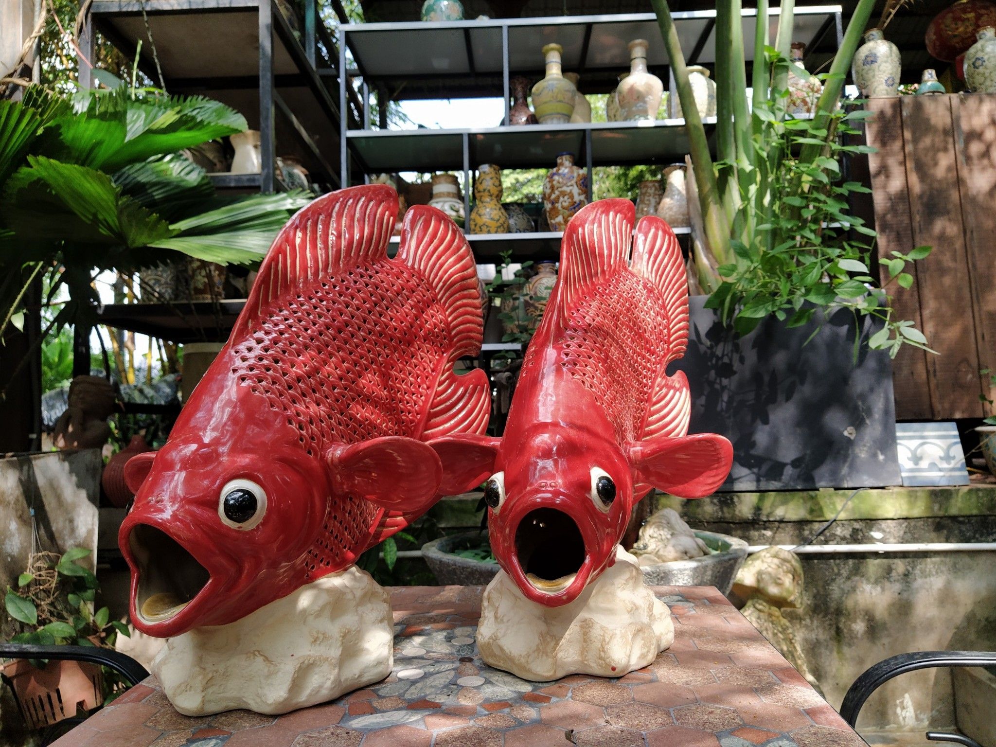 Cá gốm lọng đèn men đỏ hiếm, C48 x D45 cm