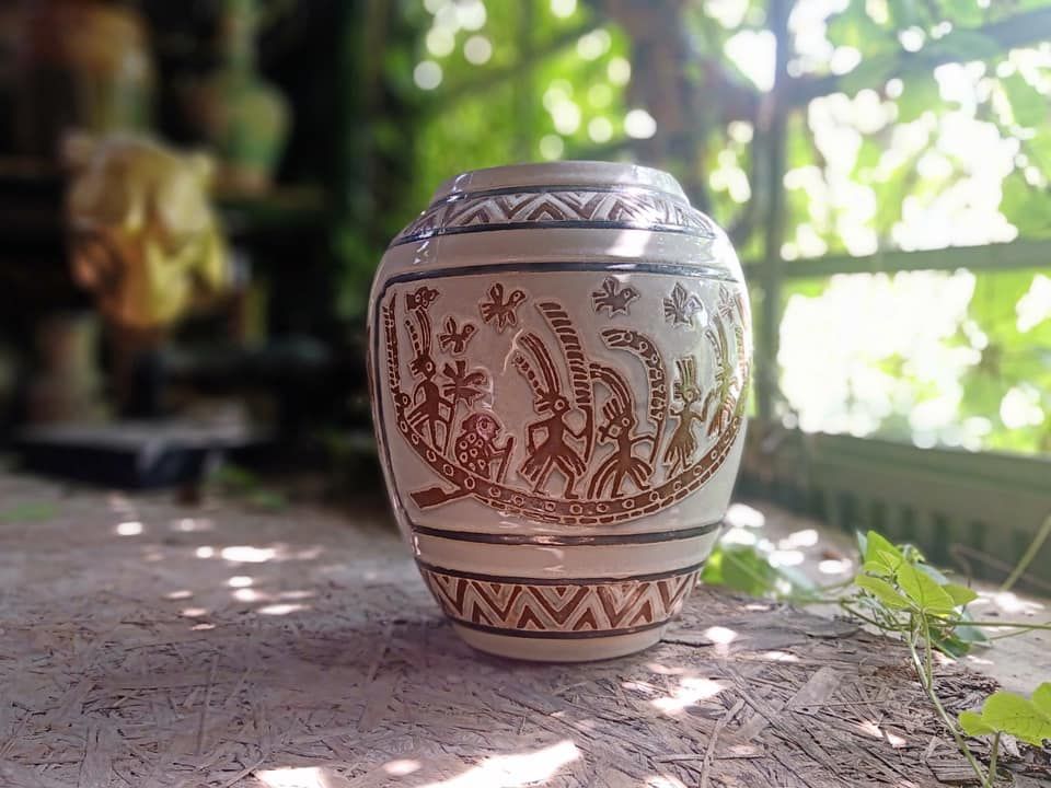 Bình ù vuốt tay khắc họa tiết trống đồng, gốm Thủ Biên Nam bộ, H25cm