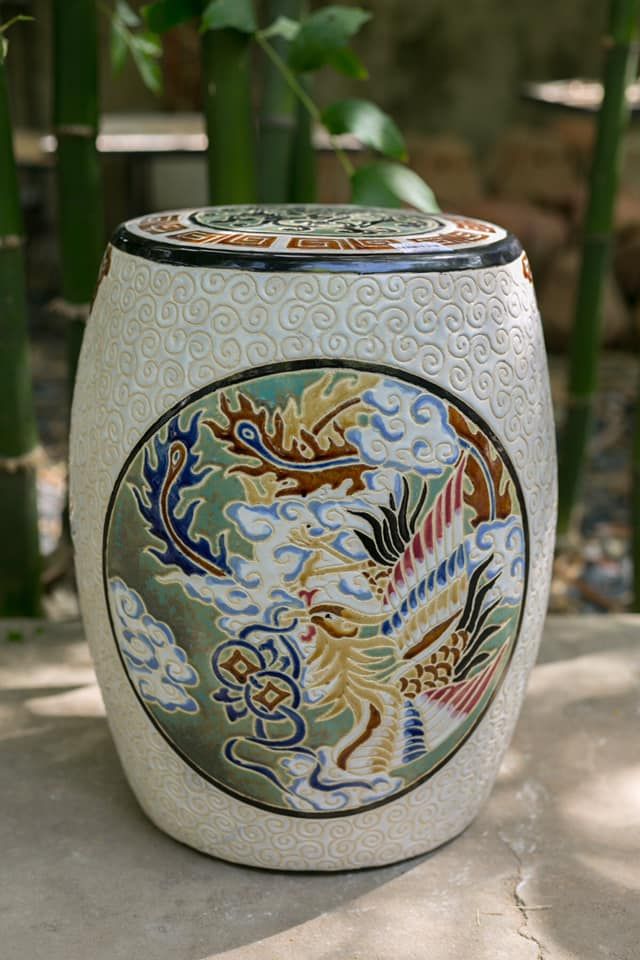 Đôn tròn trắng khắc thủ công họa tiết Tứ Linh, gốm mỹ nghệ Nam Bộ, C45 x R30cm