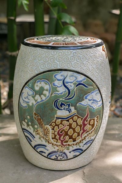 Đôn tròn trắng khắc thủ công họa tiết Tứ Linh, gốm mỹ nghệ Nam Bộ, C45 x R30cm