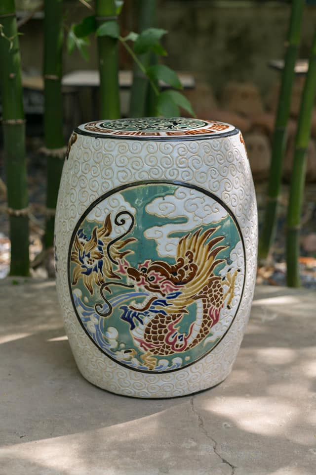 Đôn tròn trắng khắc thủ công họa tiết Tứ Linh, gốm mỹ nghệ Nam Bộ, C45 x R30cm