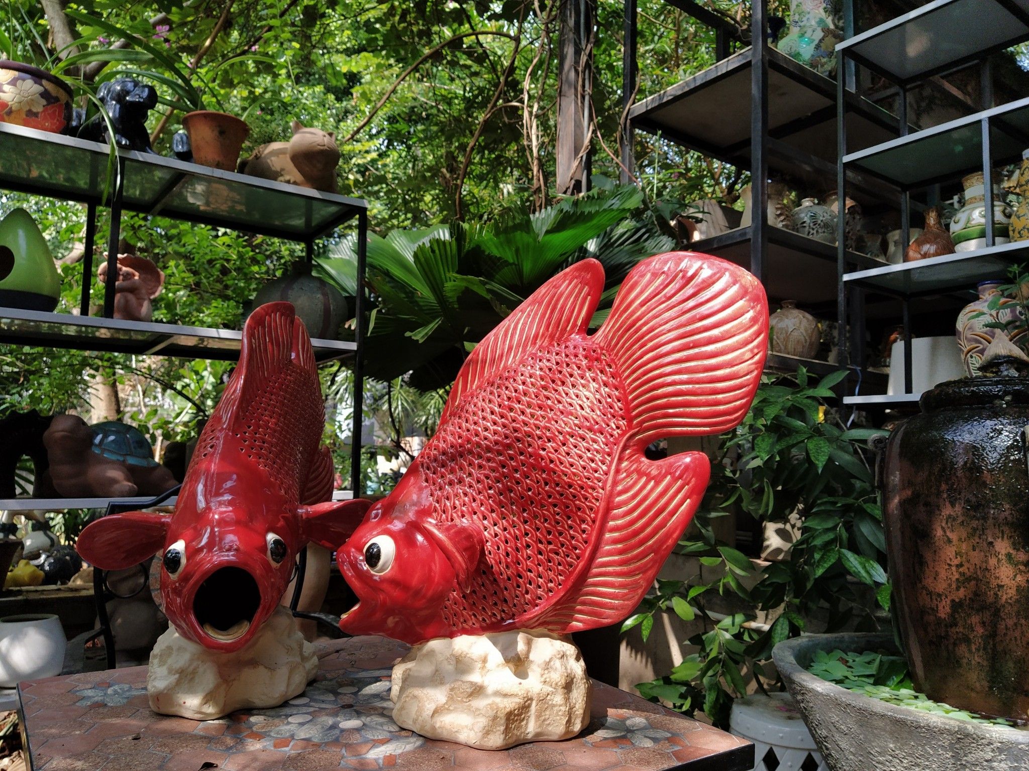 Cá gốm lọng đèn men đỏ hiếm, C48 x D45 cm