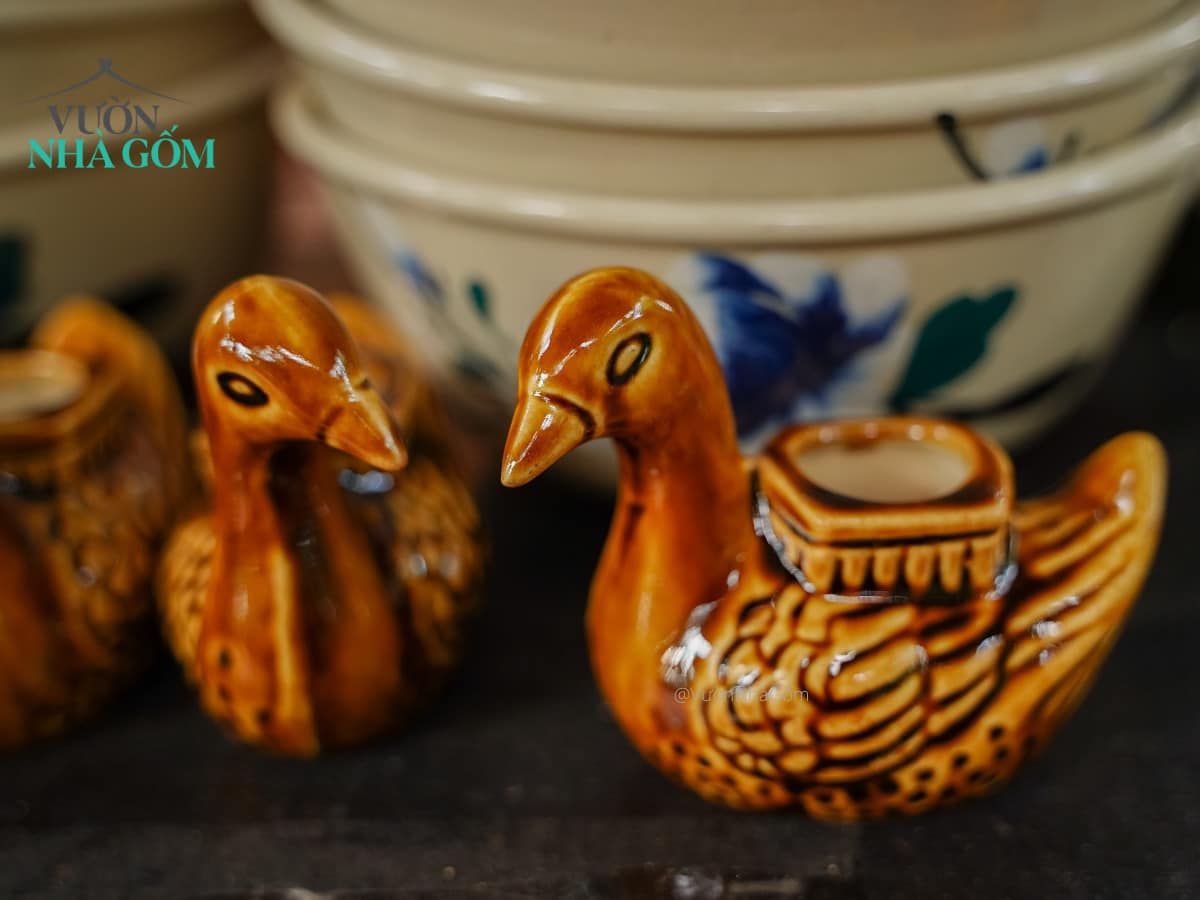 Vịt đựng tăm nhỏ màu nâu vàng, H5cm