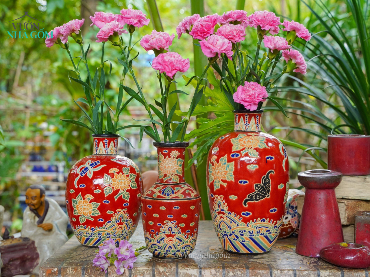 Quà tặng Tết - Bộ 3 bình vuốt tay khắc thủ công hoa văn Cổ Phục Việt, men đỏ mận, gốm Thủ Biên- 1004b1u041