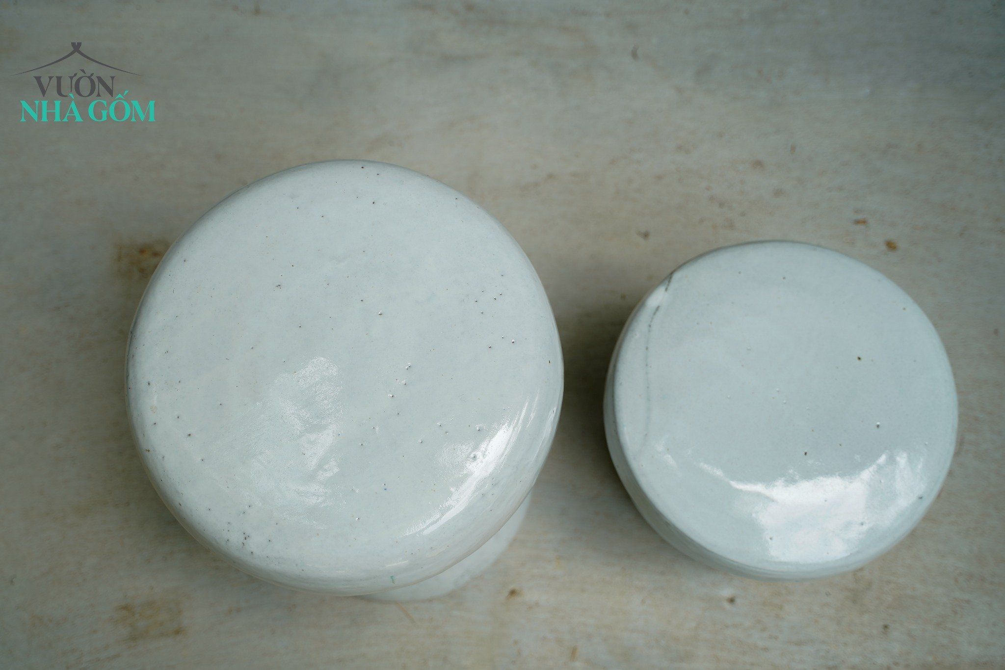 Đôn eo trắng ngà, gốm Nam Bộ, R33xC43 cm 