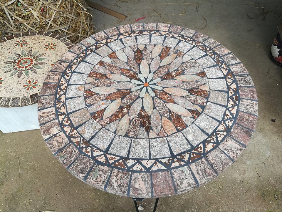 Mosaic cổ điển, bàn ghép gốm tròn, họa tiết bông sáng, R60cm- SP000610