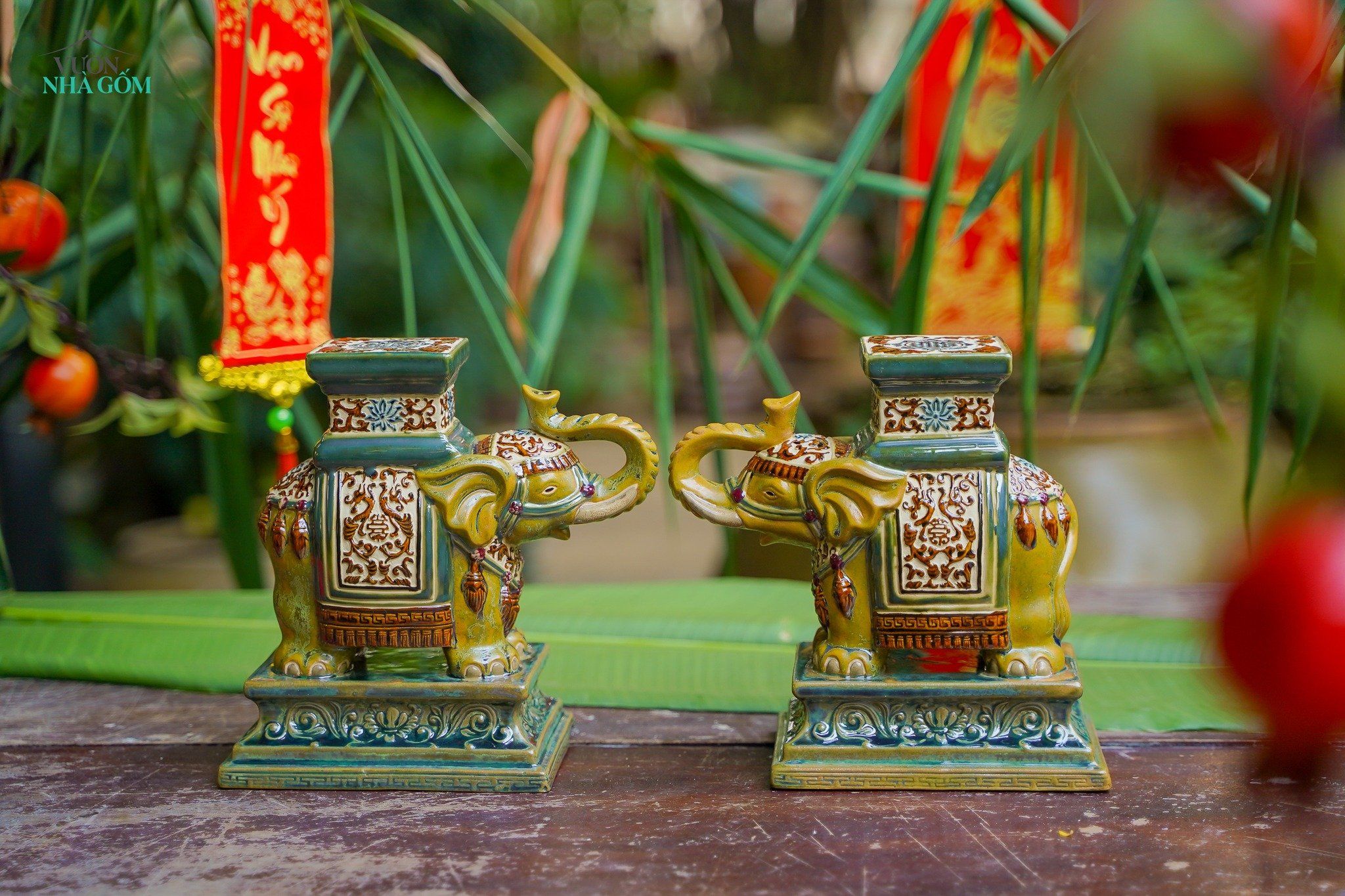 Đôn voi Thủ Biên để bàn vòi lên, quà tặng gốm cao cấp, Gốm Thủ Biên, Cao 20 x Dài 19cm-SP002148