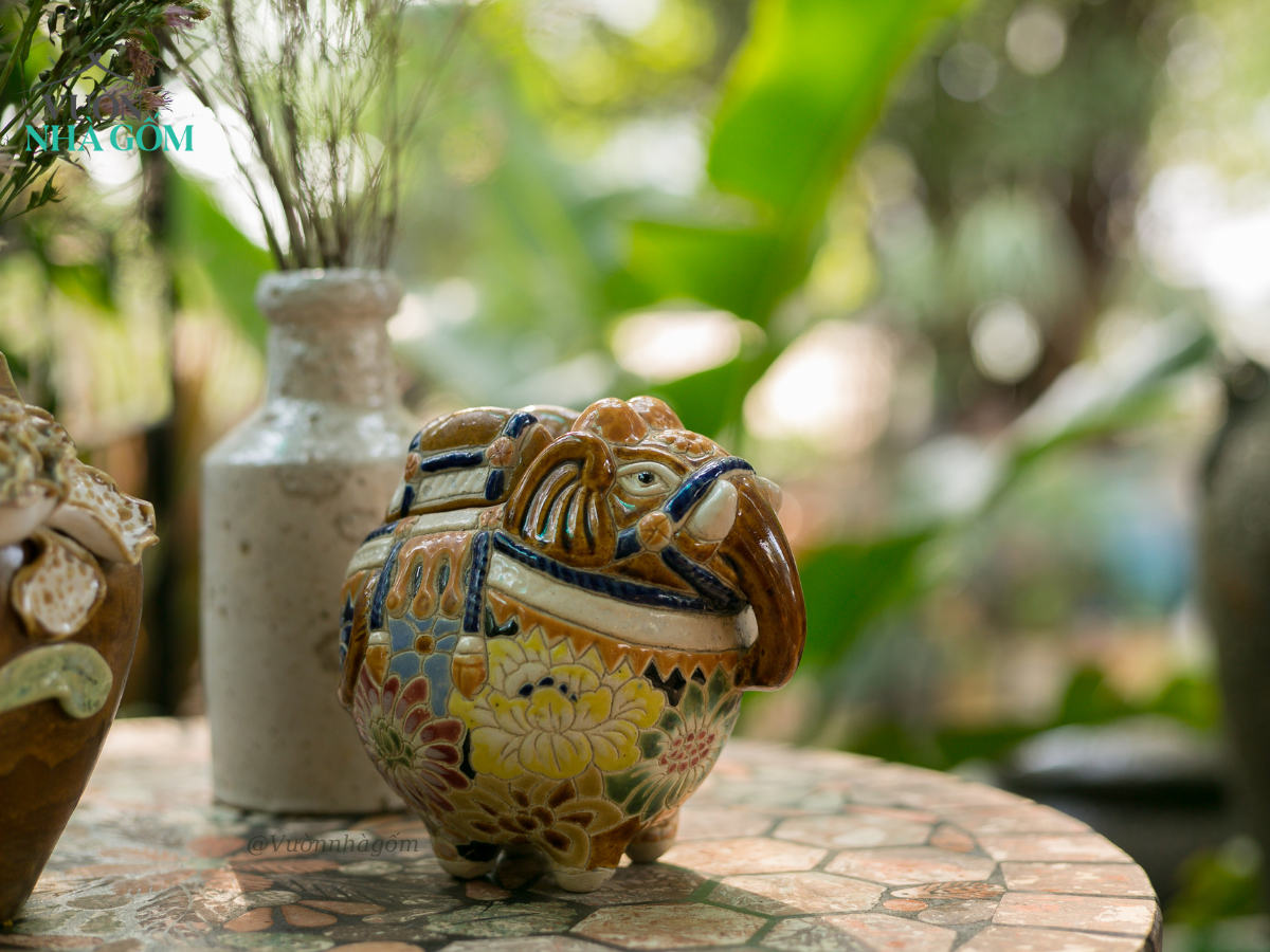 Voi kẹo nhỏ ú khỏe ú xinh trổ bông bách hoa, gốm mỹ nghệ Nam Bộ, C15 x D16 cm- 0201k2o072