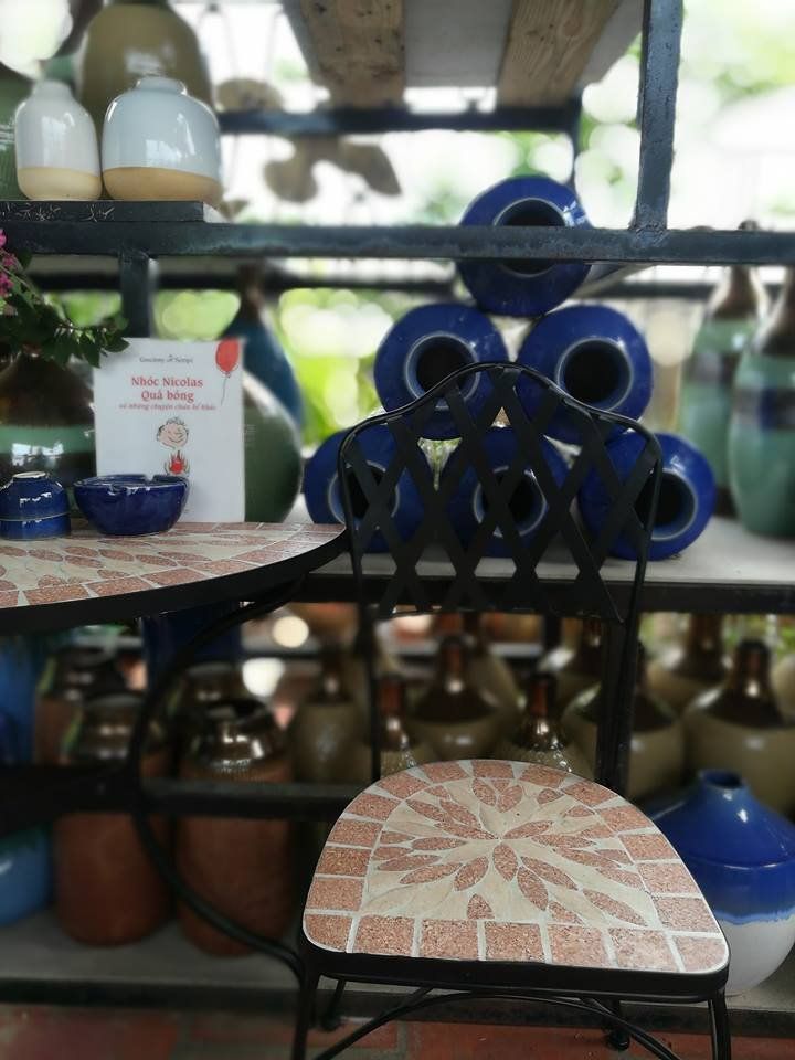 Mosaic hiện đại, Mẫu bàn ghế dáng hình bán nguyệt