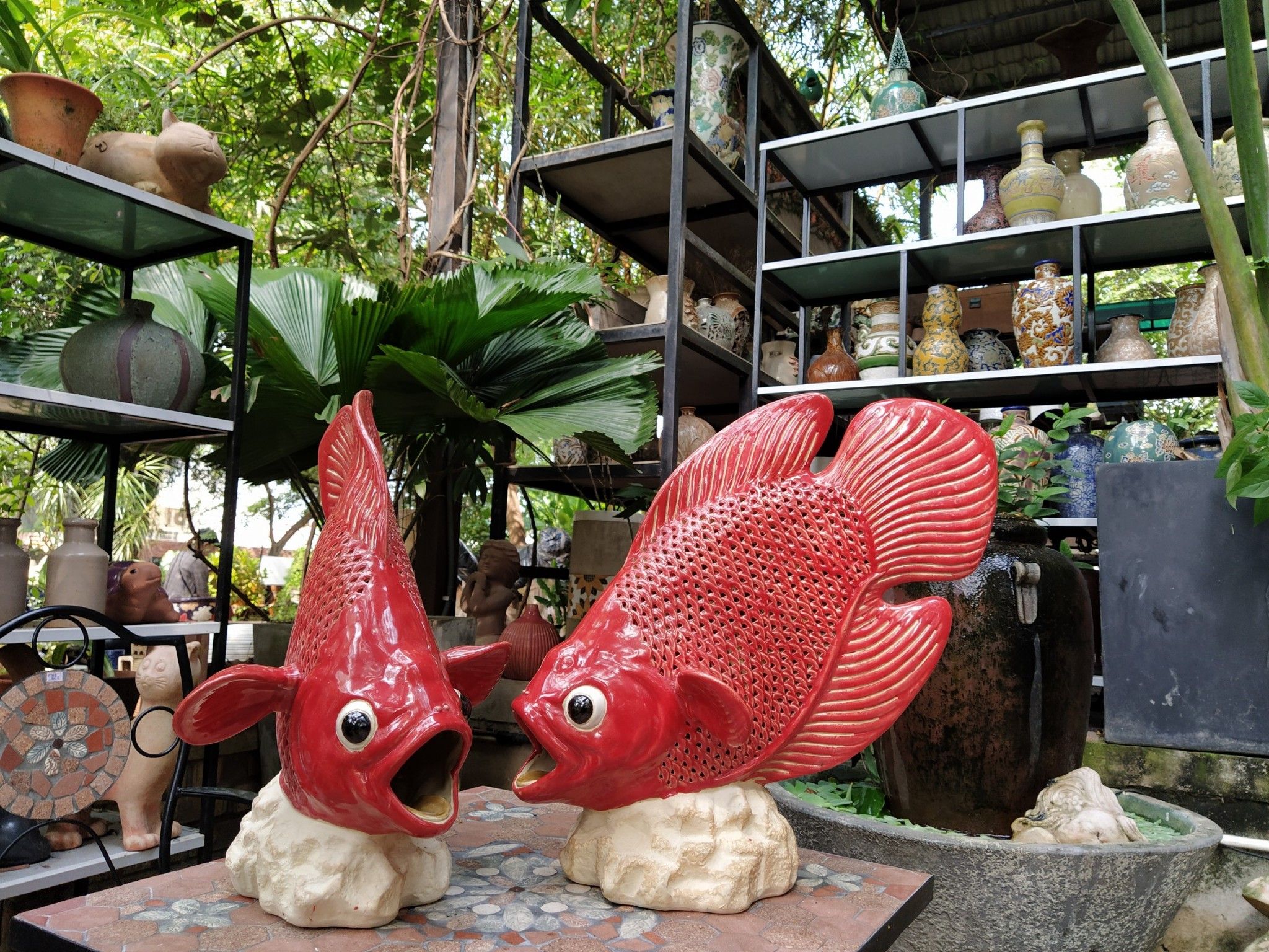 Cá gốm lọng đèn men đỏ hiếm, C48 x D45 cm