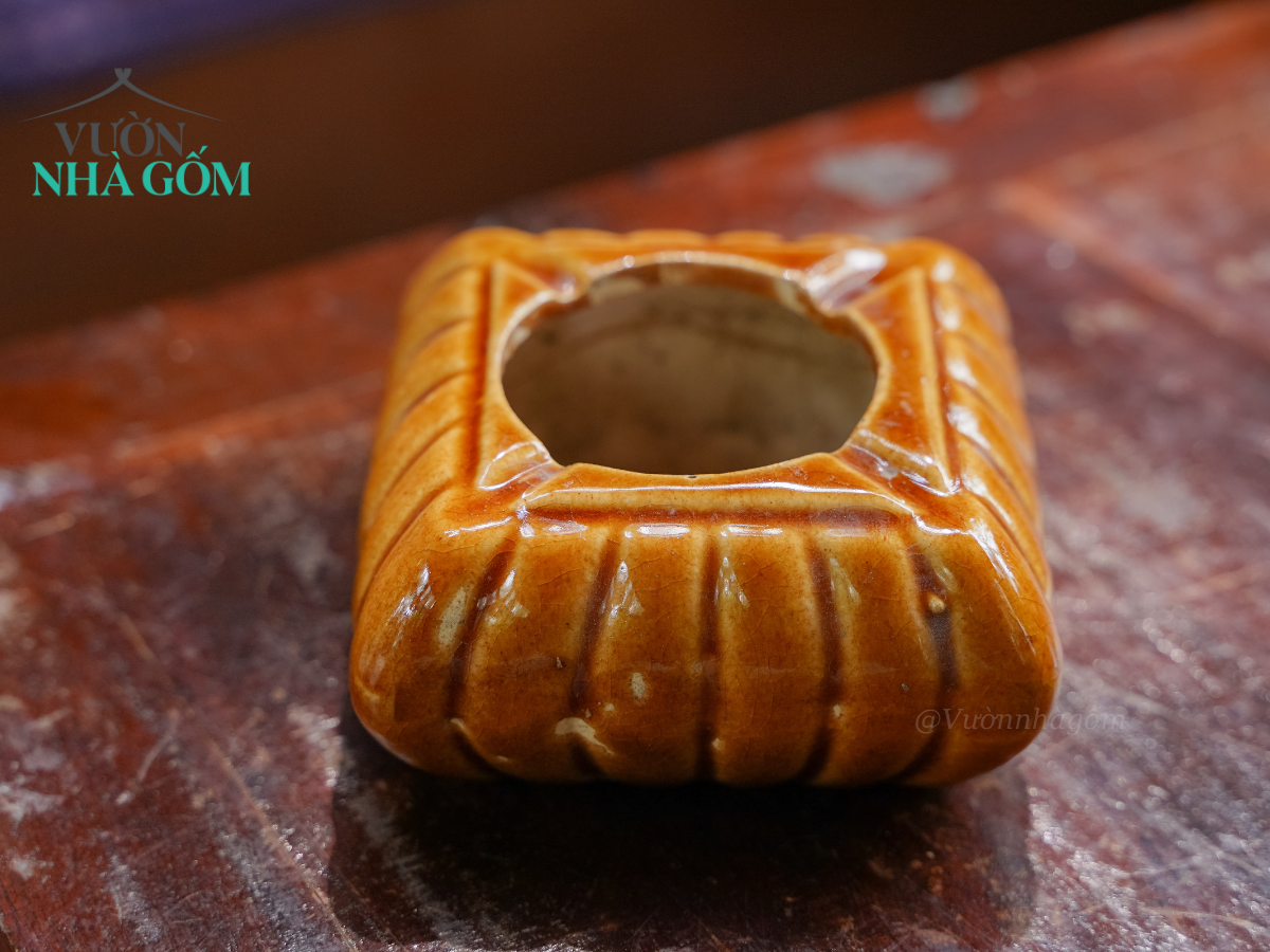 Gạt tàn vuông nâu vàng, gốm Lái Thiêu Nam Bộ (Shopee)