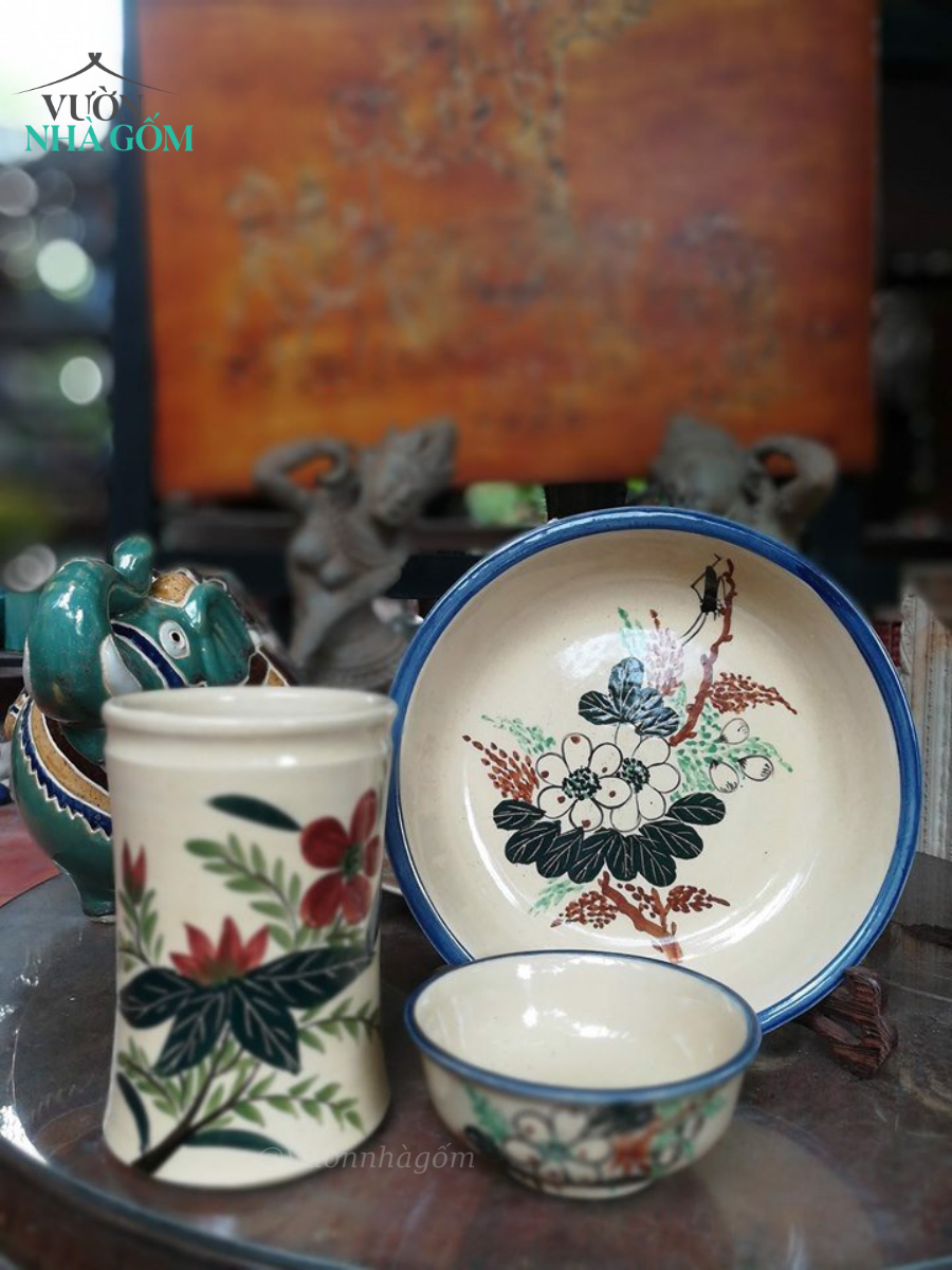Bộ sản phẩm họa tiết vẽ tay, gốm Thủ Biên