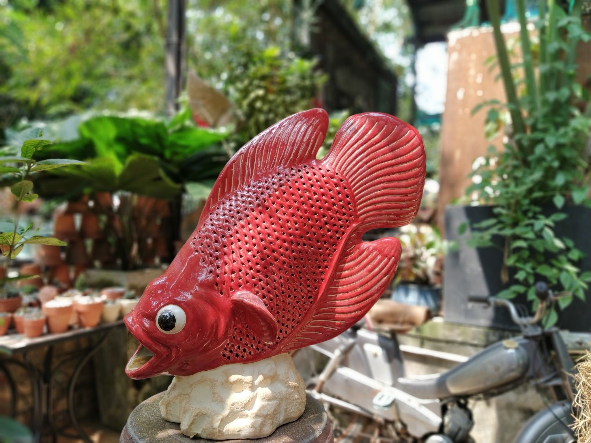 Cá gốm lọng đèn men đỏ hiếm, C48 x D45 cm
