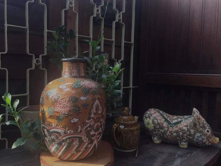 Bình trám hoa văn thủy ba, men nâu mật, H28cm