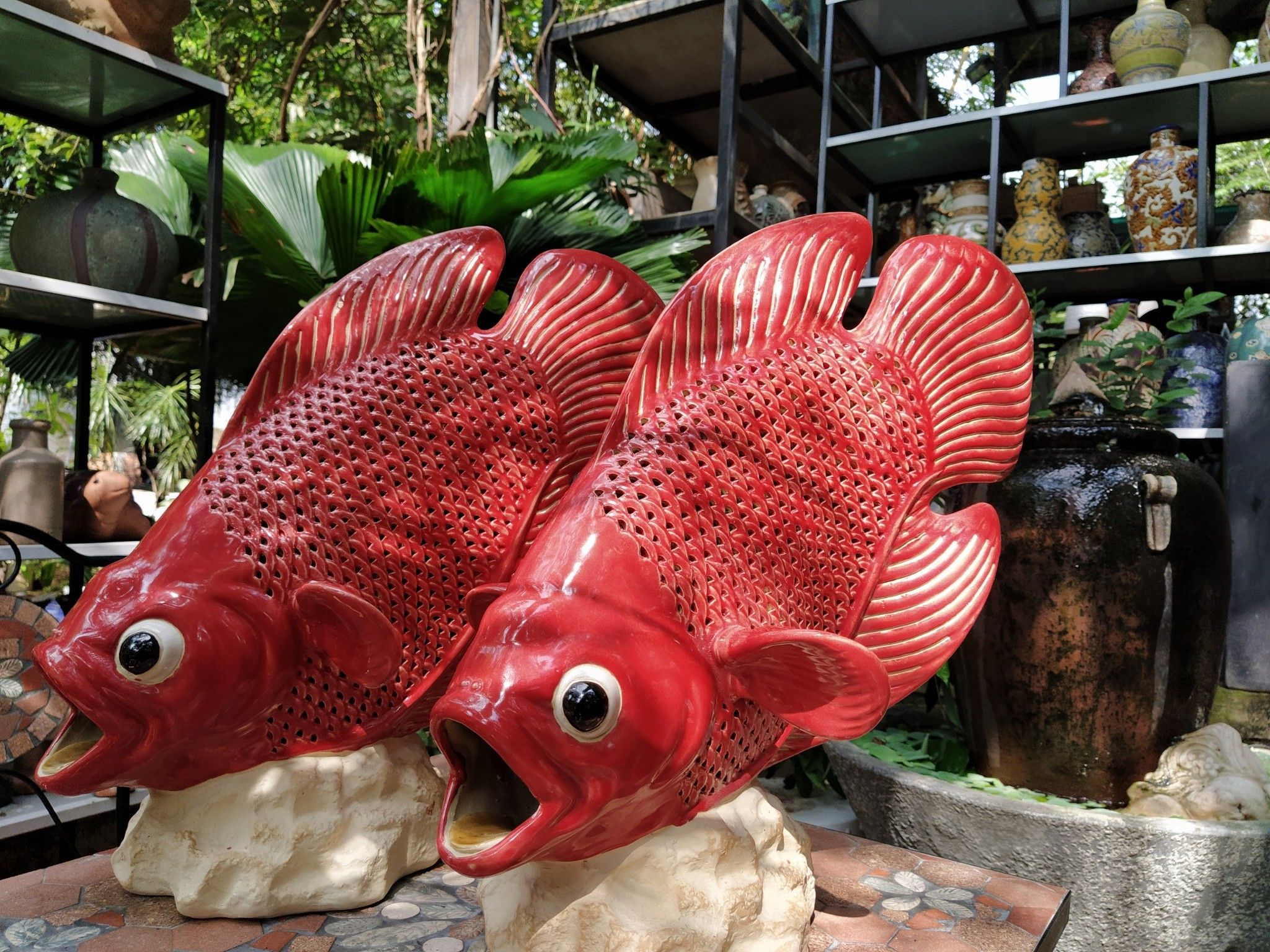 Cá gốm lọng đèn men đỏ hiếm, C48 x D45 cm