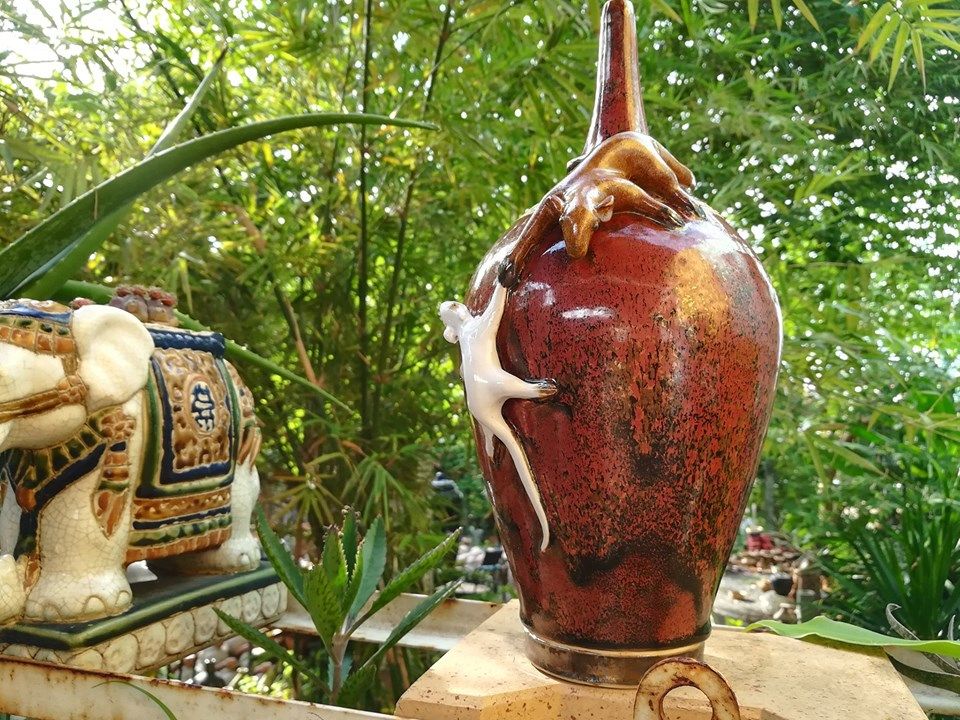 Bình cổ nhọn, Đôi Bạn Chuột