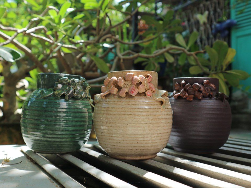 Bình đắp nổi cánh hoa, C10 x R8cm
