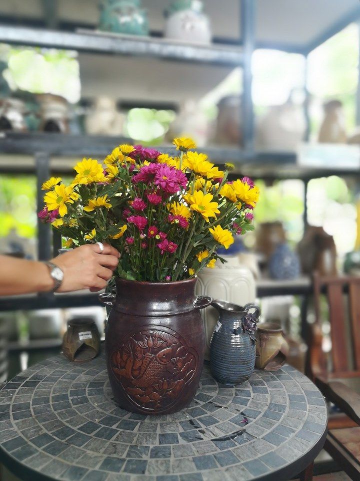 Bình vuốt tay 2 quai, họa tiết chạm khắc, H25 cm