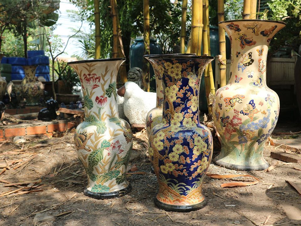 Bình gốm mỹ nghệ, họa tiết mai điểu, xanh cobalt, H60 cm