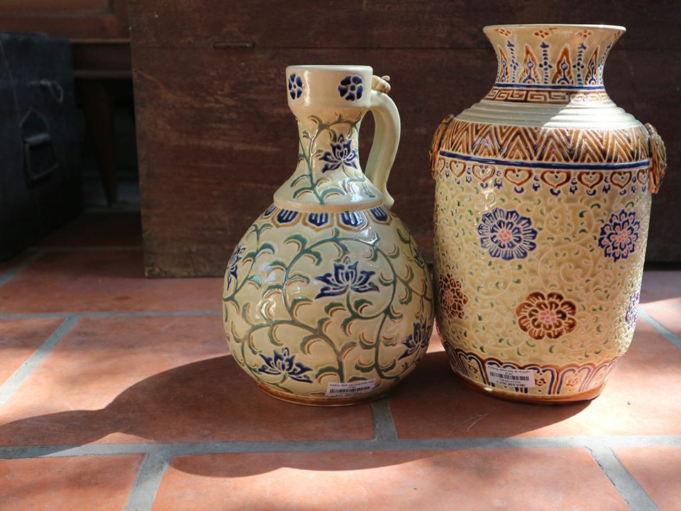 Bình vuốt tay hồ lô quai rót, họa tiết khắc dây lá, H28 cm