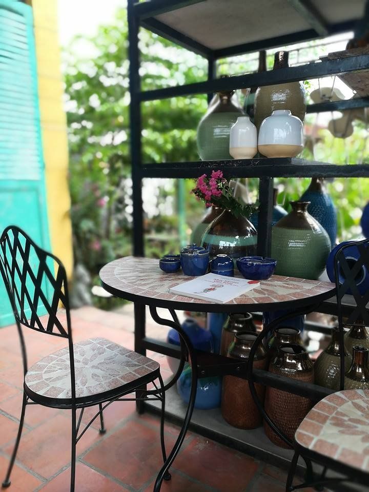 Mosaic hiện đại, Mẫu bàn ghế dáng hình bán nguyệt