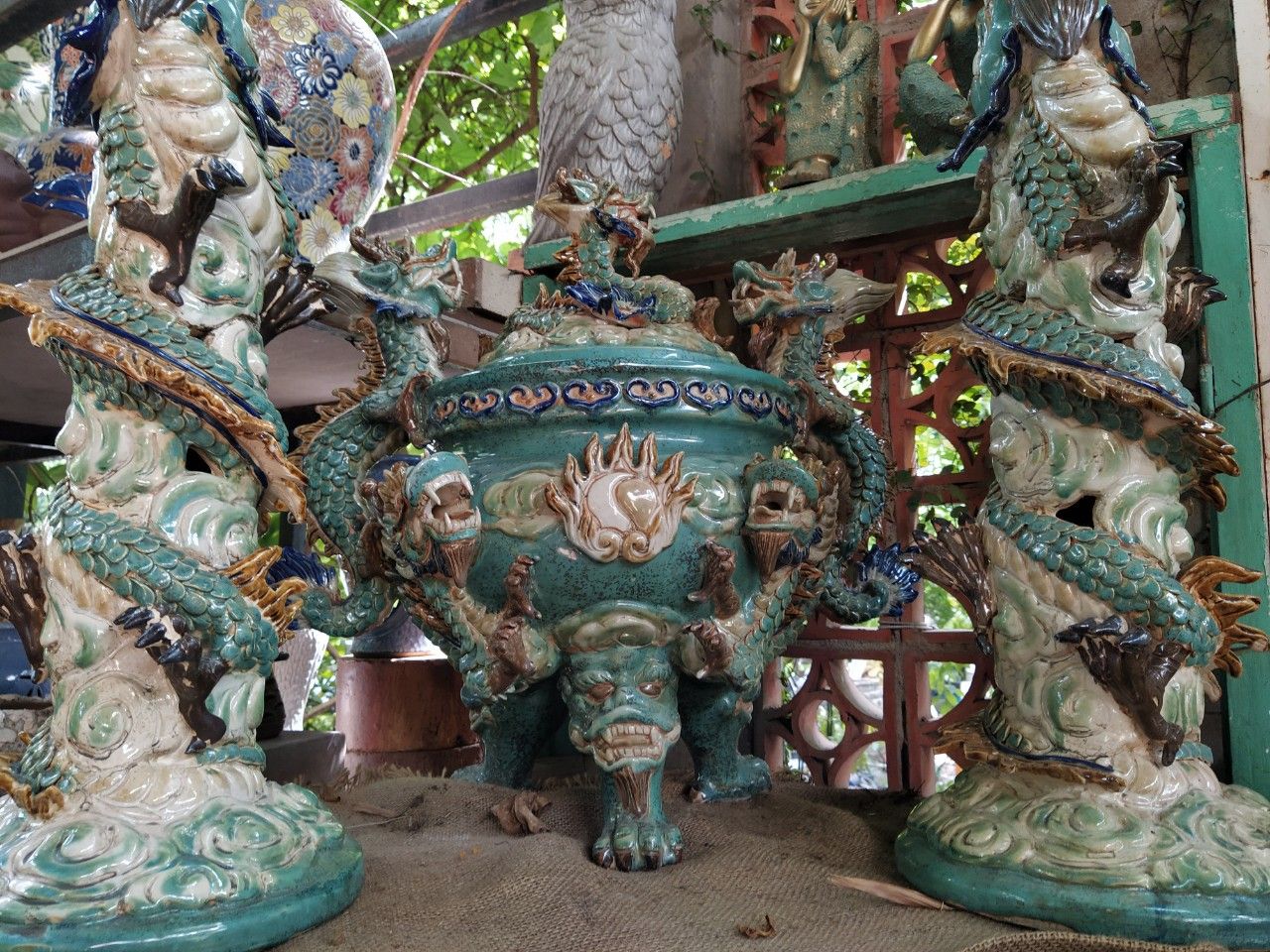 Bộ lư trầm hương mỹ nghệ (Xông trầm, bát hương, chân nến)