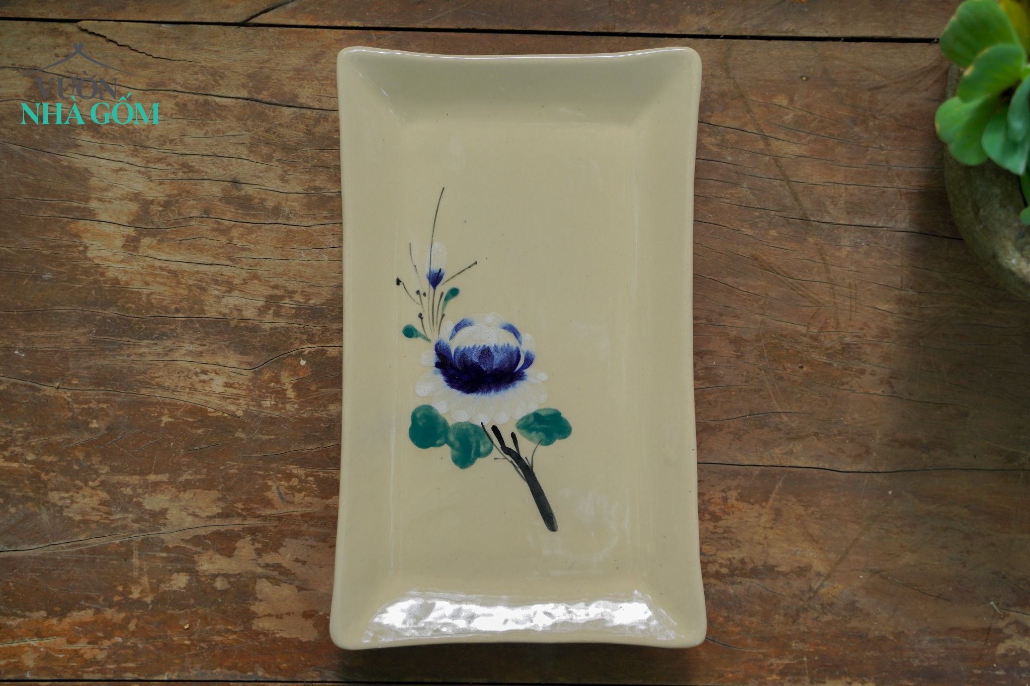 Dĩa chữ nhật vẽ tay họa tiết bông xanh, D27,5xR17xC2,5 cm