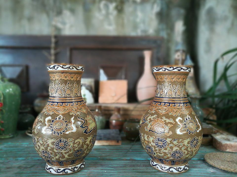 Bình củ tỏi hoa văn chạm khắc (C30 x R11 cm)