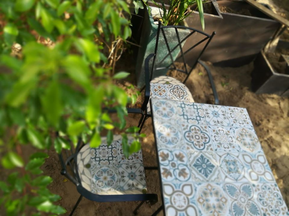 Mosaic hiện đại, mẫu bàn ghế hoa văn số 1