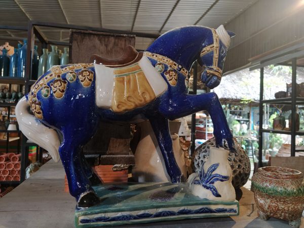  Ngựa gốm mỹ nghệ chạm khắc thủ công men xanh cobalt trổ, H50 cm 