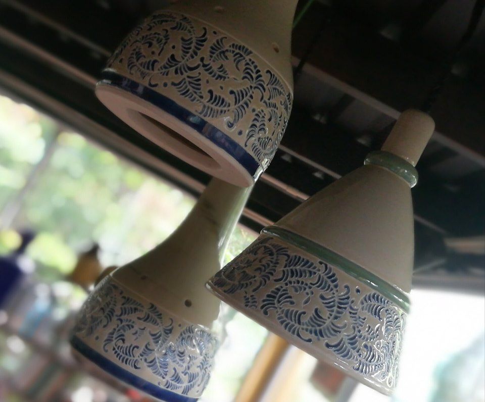 Chụp đèn vuốt tay, khắc dây lá thủ công