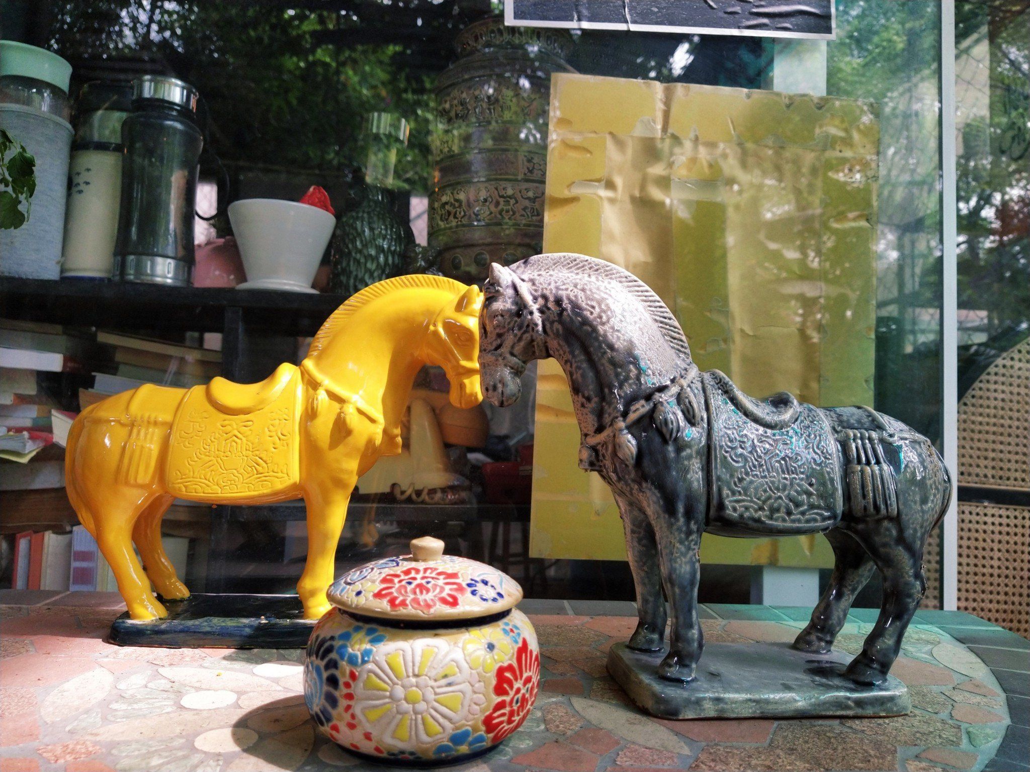 Ngựa gốm vàng rực rỡ và xám tối thượng, gốm Thủ Biên, C17 x R25cm