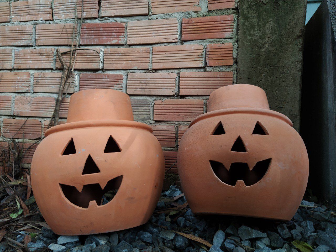 Tượng chú hề đội nón trang trí Halloween, R30xC33 cm