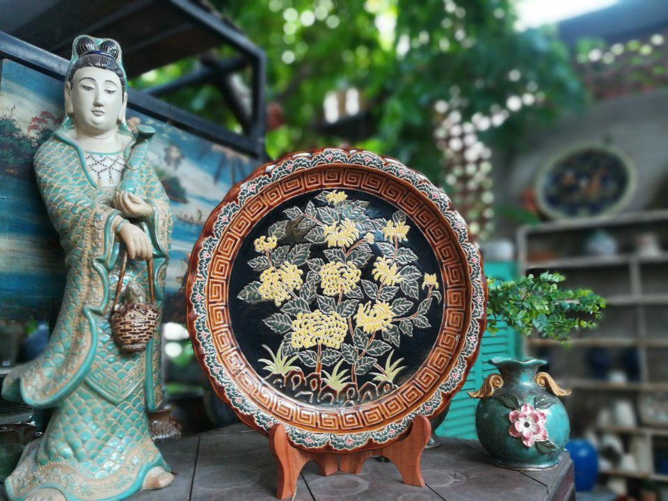 Đĩa gốm mỹ nghệ đề tài Hoa trúc, D52 cm