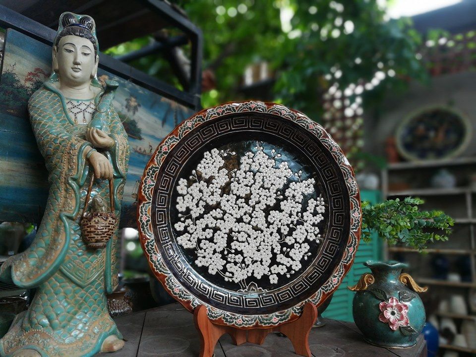 Đĩa gốm mỹ nghệ đề tài Hoa trúc, D52 cm