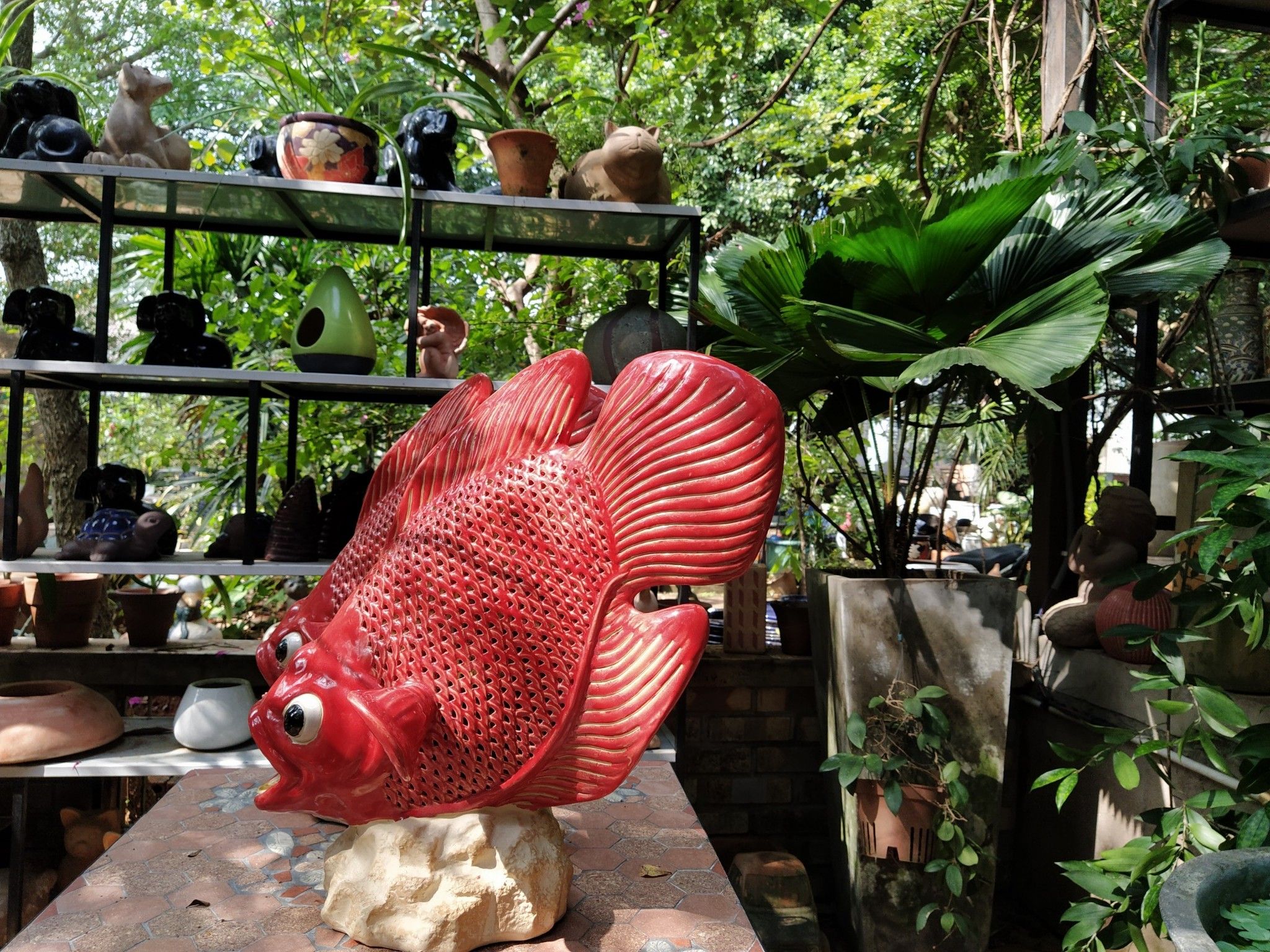 Cá gốm lọng đèn men đỏ hiếm, C48 x D45 cm