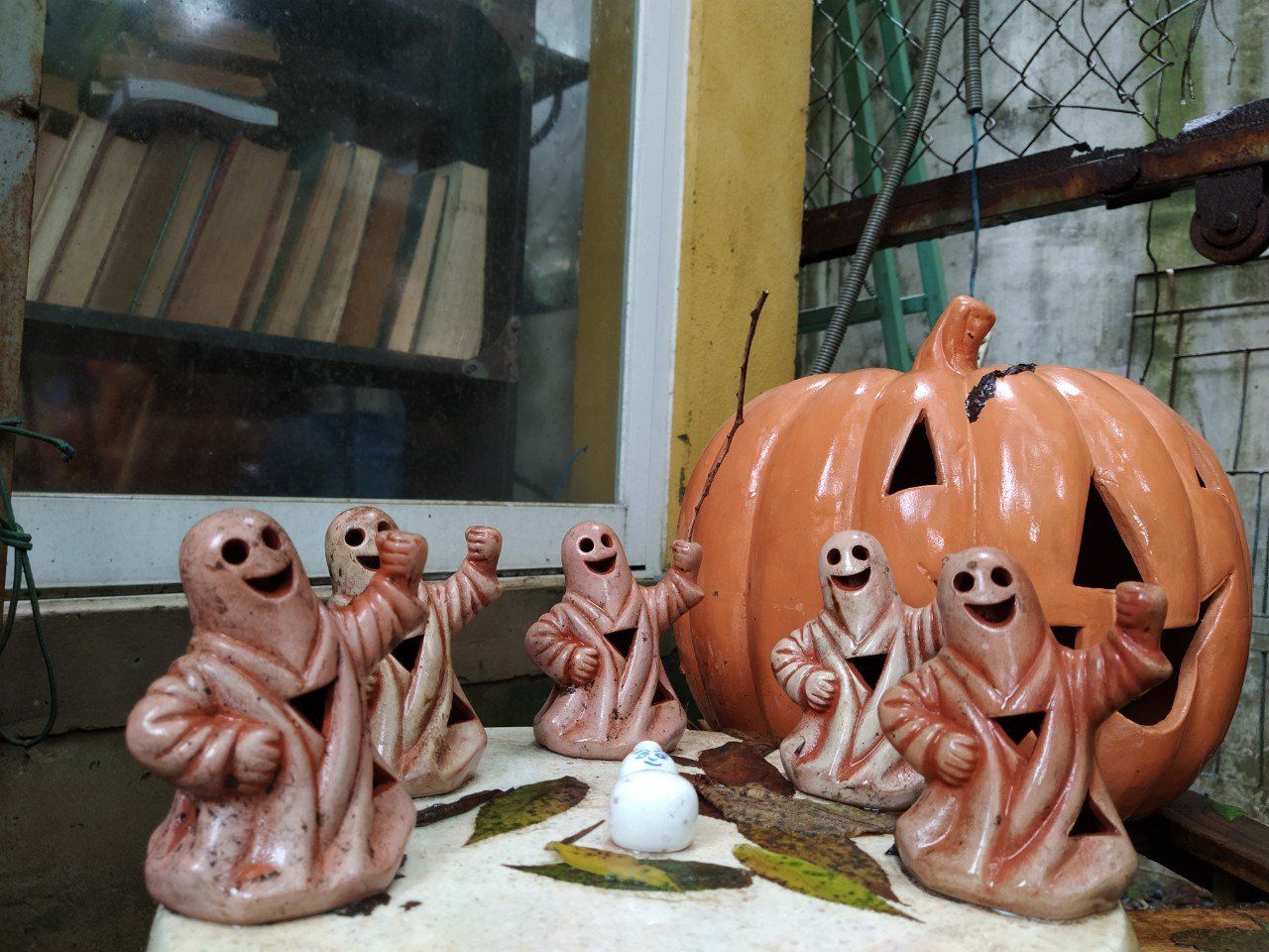 Tượng ma bé lọng trang trí Halloween, H10 cm
