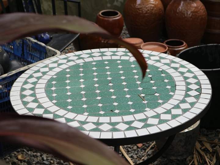 Mosaic hiện đại, bàn ghép gốm tròn ô xanh lá, R70cm