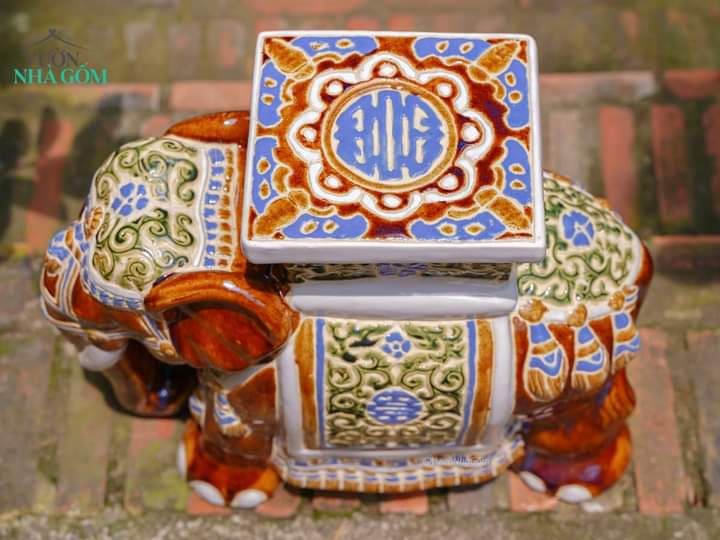 Đôn voi Nam bộ vòi xuống, hoa văn dây lá, men xanh dương, C43 x R50cm