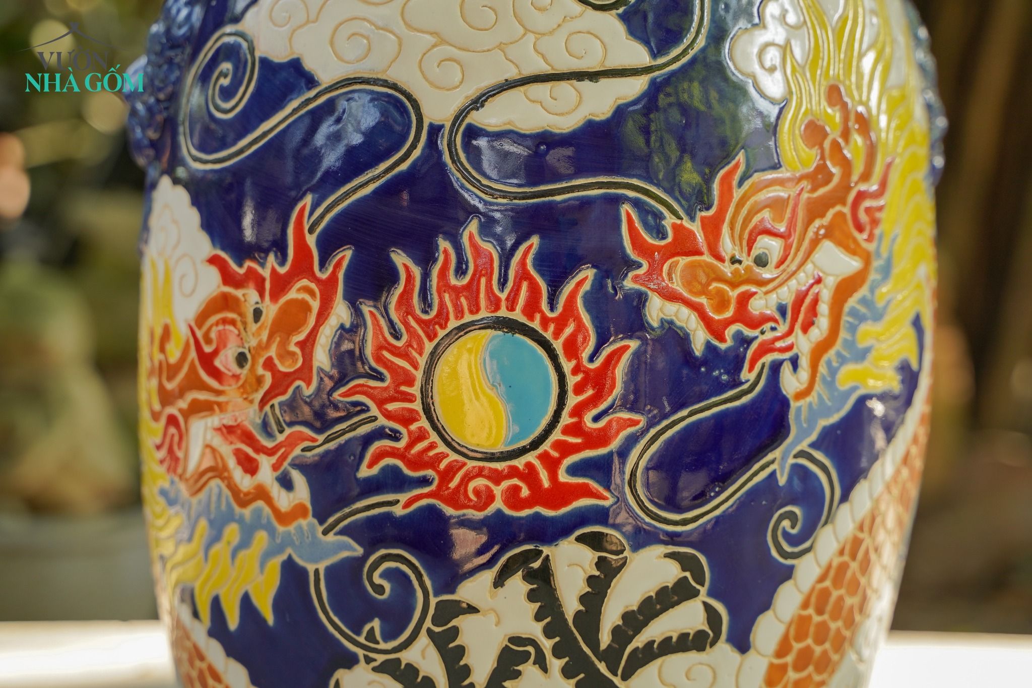  Đôn trống Song Long Tranh Châu tay cầm hình khối, màu xanh cobalt, gốm mỹ nghệ Nam Bộ, C45 x R35cm 