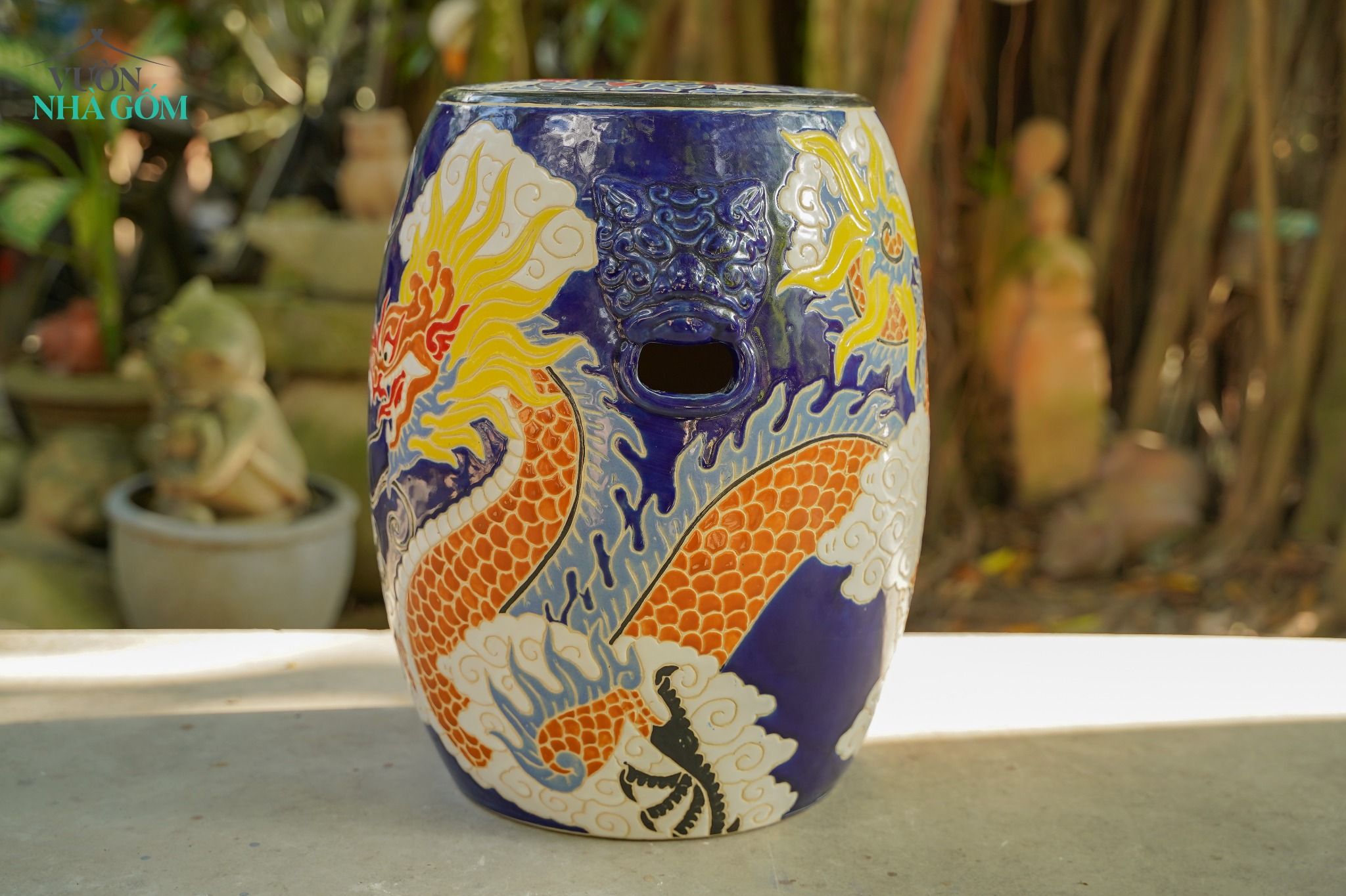 Đôn trống Song Long Tranh Châu tay cầm hình khối, màu xanh cobalt, gốm mỹ nghệ Nam Bộ, C45 x R35cm