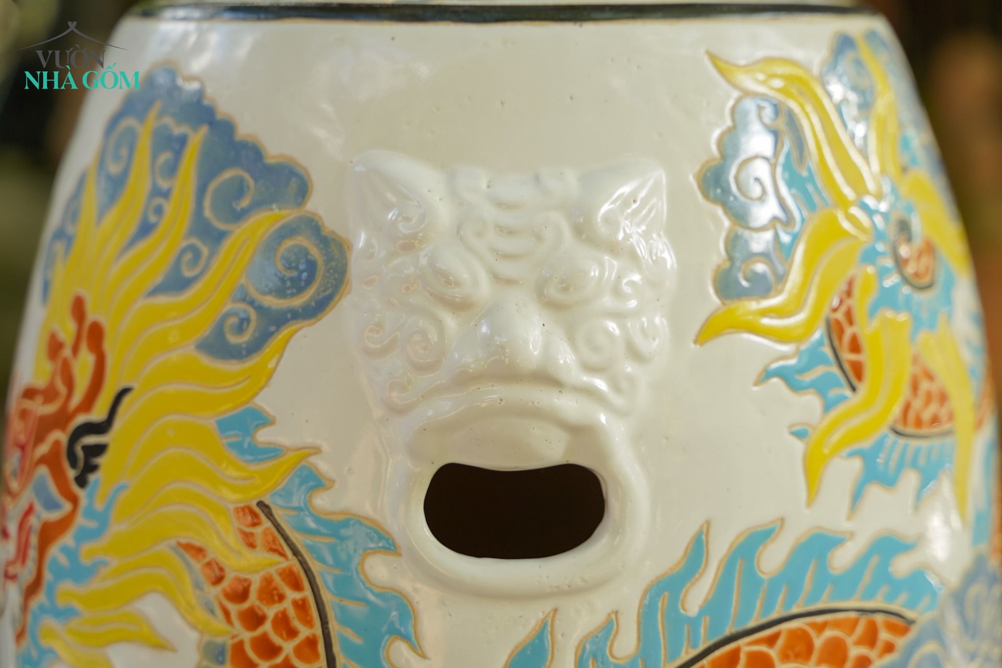  Đôn trống Song Long Tranh Châu tay cầm hình khối, màu trắng, gốm mỹ nghệ Nam Bộ, C45 x R35cm 