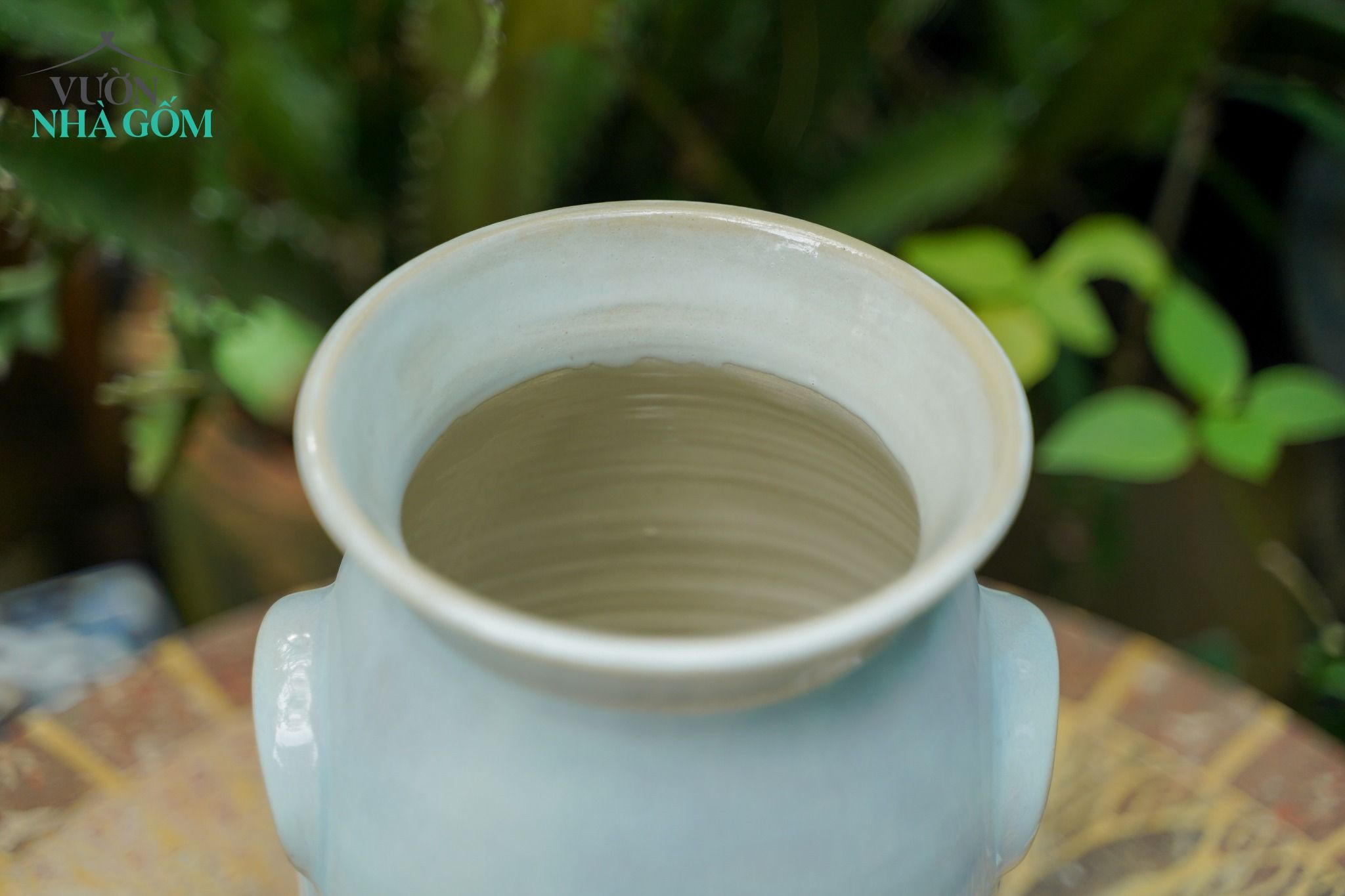 Bình gốm sáng tác độc bản, nghệ nhân người Philippines