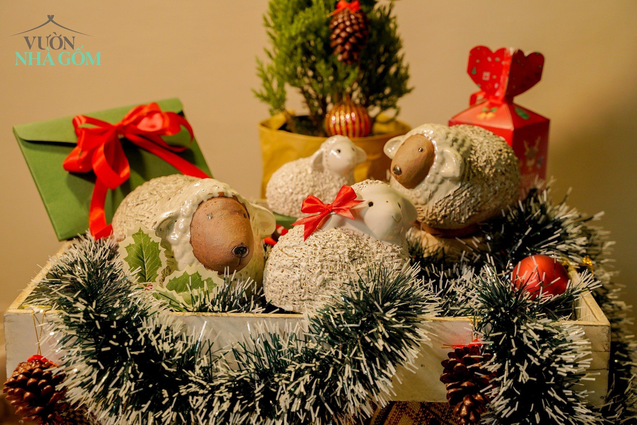 Cừu nằm trắng nhỏ, gốm trang trí Noel và sân vườn, D16xC11 (cm)