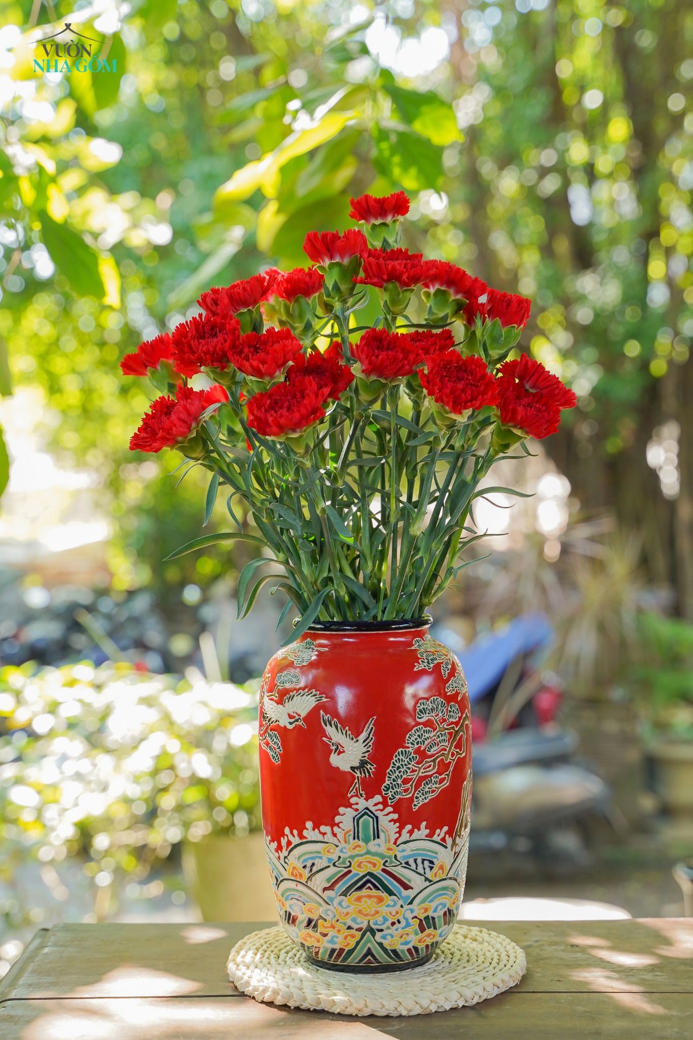 Bình cổ phục Việt tranh khắc Tùng Hạc, Gốm Thủ Biên, (C26 x R16 x M10) cm
