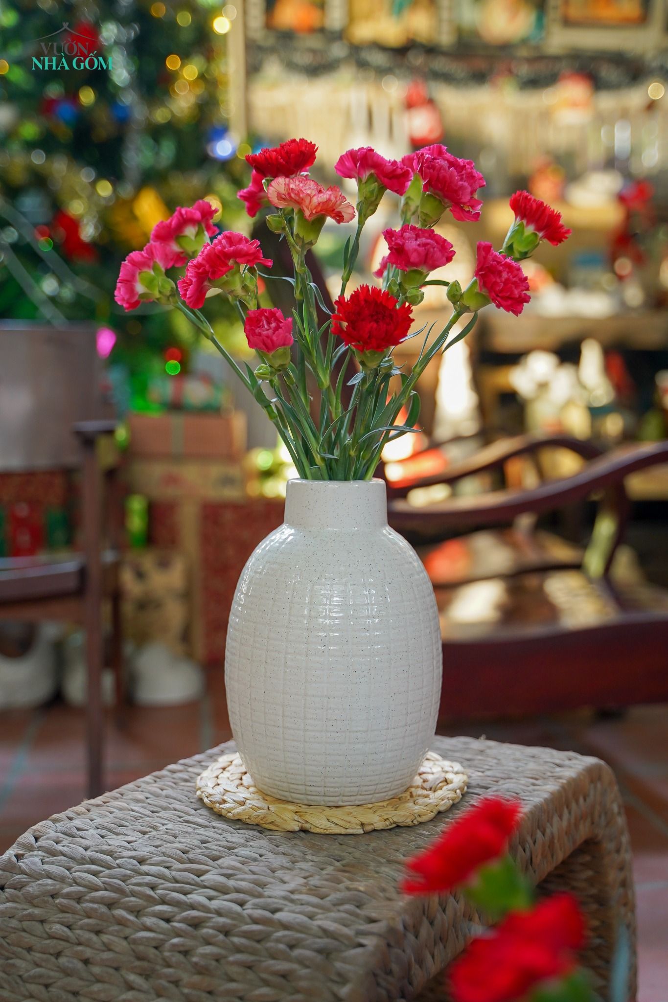 Bình cắm hoa, dáng tròn bầu, men trắng muối tiêu và xanh dương, Cao 24cm x Rộng 16cm
