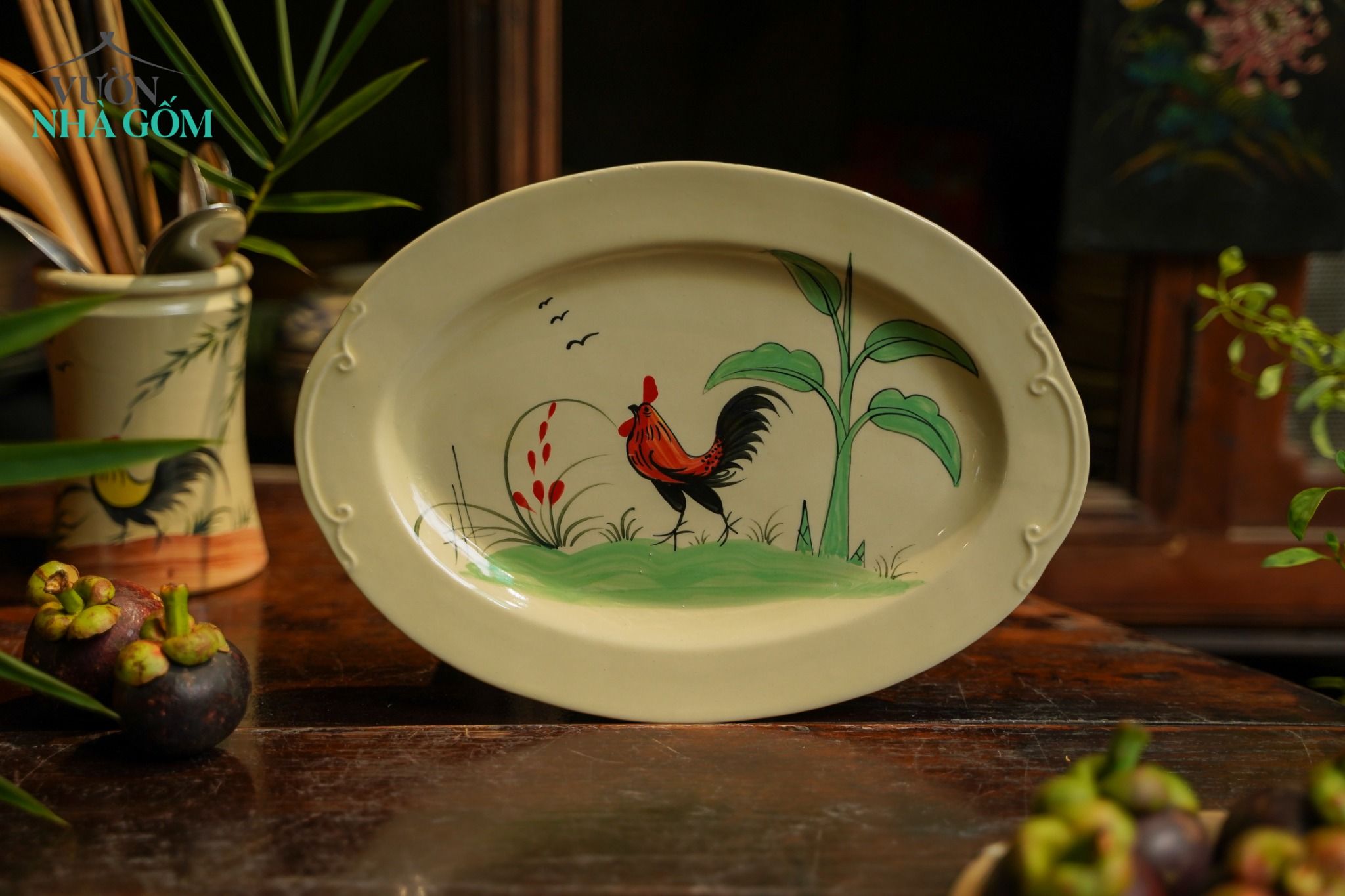 Dĩa hột xoài, vẽ thủ công họa tiết gà trống, Gốm Thủ Biên, D28xR20xC2- SP002324